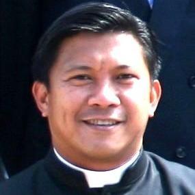 Father Rolly Arjonillo, Catholics striving for Holiness website and Facebook page