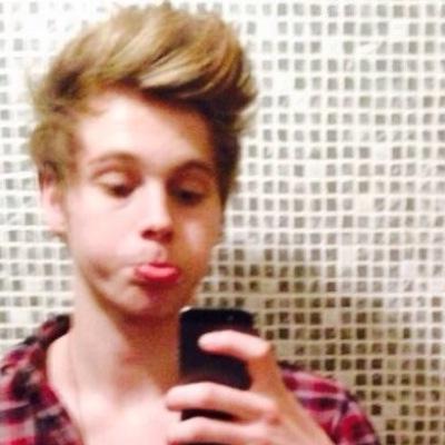 hiii please follow @closeaslrh and @hemmo1996 bc they think you're wonderful :) x