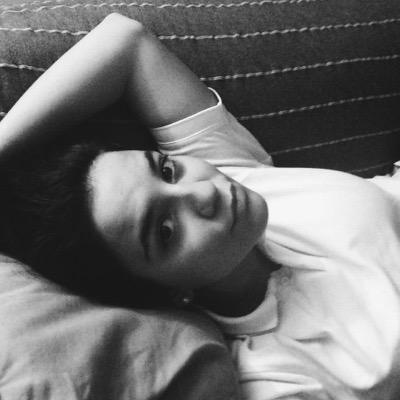 isisiita's profile picture. Hablo por los codos y ando por las ramas.