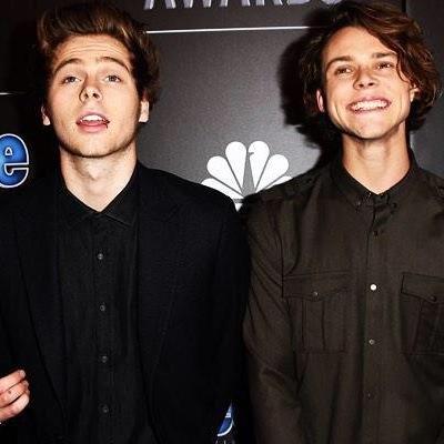 follow @lrhemmingsway and retweet this link https://t.co/fSk68LIfww she really want @Luke5SOS to follow her.