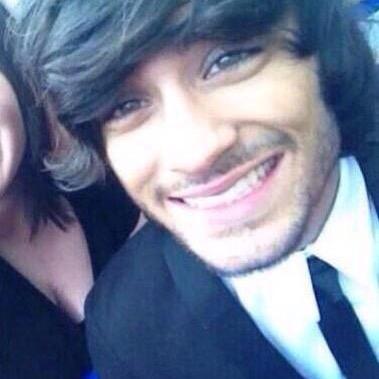 Hi lovely please follow @zaynxdelrey bc this is a free follow from her!