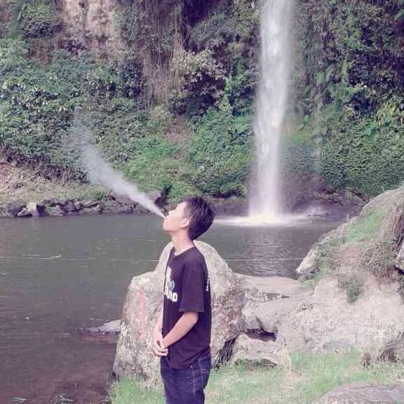 IqbalDg24's profile picture. #Im Forever Blowing Bubbles From Paris Van Java