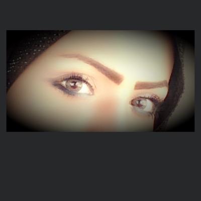اشعُر انّ بِ داخلِي عدّة اشخاصَ احدهمْ يضحَك بِصخبْ والأخرَ يبكِي بِحرقَہ و الثالِث لااَ يباليّ بشيءْ ،،bnt-alb7arna مدريديه متعصبه وعرباويه قشره