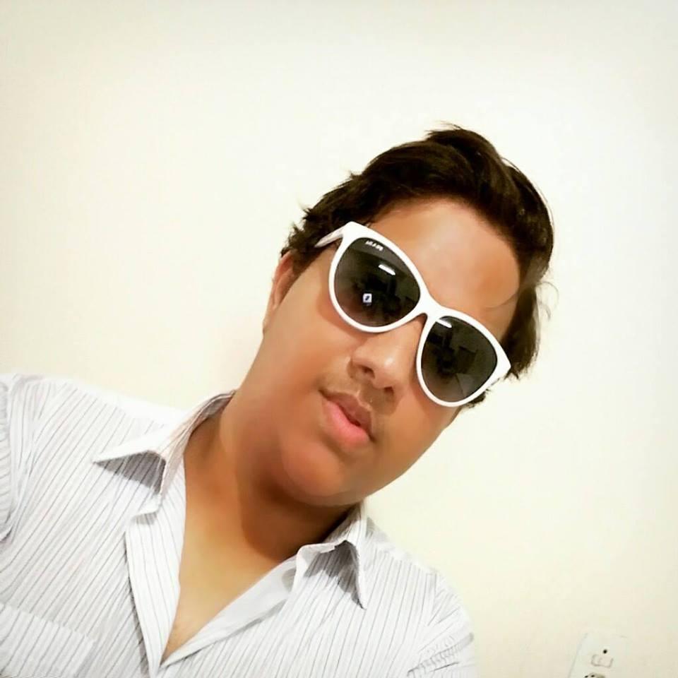 adoro cantar, e estar entre amigos e família