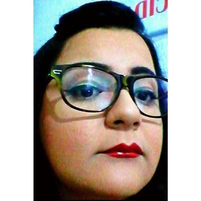 El que no vive para servir,no sirve para vivir