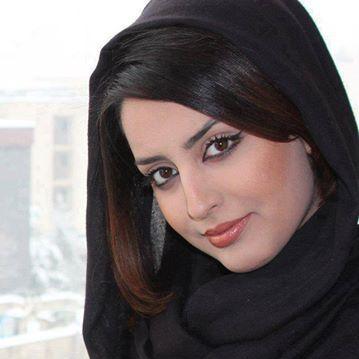 شفني أكابر كني ما اعرف الشوق .. وانا أتحرى جيتك ، وأنتظرها !
