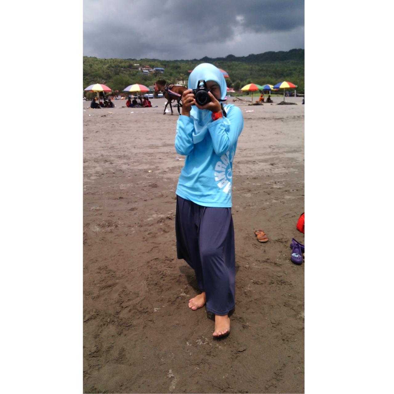 AznahF's profile picture. 03 june 1996/Yogyakarta/English Departmen of Ahmad Dahlan University