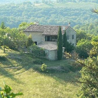 Ferme équestre en sud Ardèche, pour un séjour au calme en gîte ou chambre d'hôtes et/ou découvrir et savourer l'équitation en pleine nature