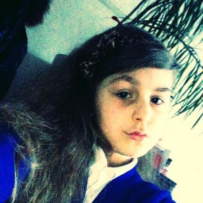 i have instergram,twiter and even a Facebook you guys cam follow me in thos. My name is vanesa vanesiukas and even i have a msp (movie star plante)