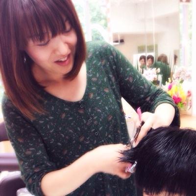 3姉妹の長女で美容師でちっちゃな会社の社長 // @Tokyo ////// The fear of suffering is wrong than the suffering itself //
