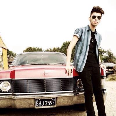 1/8 of @Stereokicks - im the one from Essex who does that funny face when he sings. XF2K14!! #StereoKicksArmy