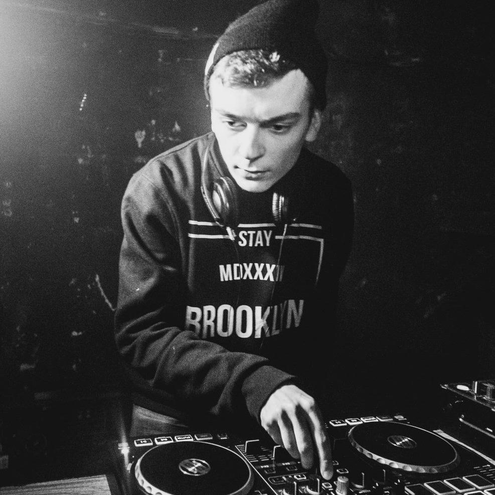 Cilvēks Fabis[] = { Students, Programmētājs, Melomāns, Geimeris, DJ, Mūziķis };