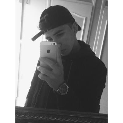 Plus l'cul d'ta meuf est gros plus t'es fiere d'sortir dehors avc