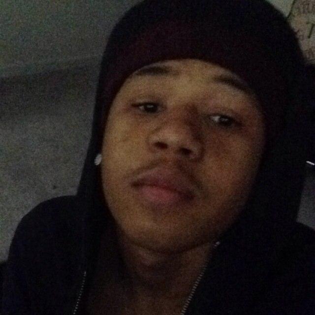 Yo niggaz aint yo niggaz| nigga shake yo hand & behind yo bak tryna Dis you. |#hitta by my self.| Follow me on IG@yung_nigga_goldiee