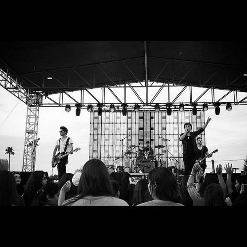 @Mayberryband @MayberryEsteban @AndrewVelaa @MayberryBrayden @Mayberryhec  ❤ followed by 3/4 +band acc❤