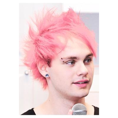 RT THIS AND TAG LUKE PLZ https://t.co/rpTWK7tJzs