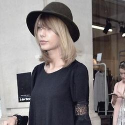 hello mama taylor and uncle austin if you both see this please adopt me ( ᵒ̴̶̷̤̀ुωᵒ̴̶̷̤́ू )