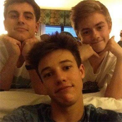Fui seguir uma direção e acabei numa parada gay. Directioner,Magcult,MendesArmy,VampireManiac and Whitesider