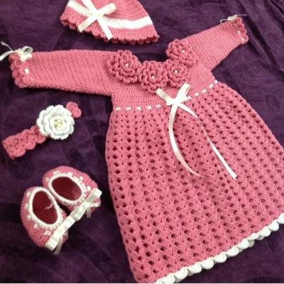 عاشقه للكروشيه اقوم بتنفيذ وبيع كل ماهو مرغوب بالكروشيه حسب الطلب والذوق لمن يرغب بالطلب او الاستفسار 0501577738