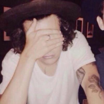 Please help me get Harry to see what I wrote about him, it would the whole entire world to me. Please retweet the link below. Im @sweaterstyless