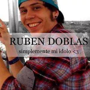 me gusta el skate,me encanta bailar,me gusta la musica,me encanta elrubius,no puedo estar en una situacion seria sin reirme XD soy risueña*sigueme y te sigo* ;)