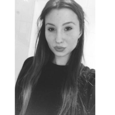 nicwhitethread's profile picture. 