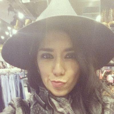 el problema de las mentes cerradas es que siempre tienen la boca abierta...