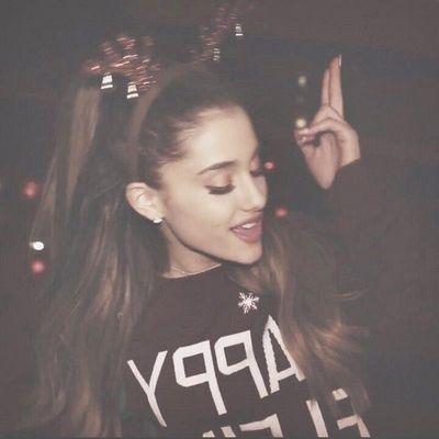 iysslm's profile picture. Quiero ser yo, y no lo que debo ser, y no lo que tu quieres que sea, y no lo que el mundo quiere ver. Yo.