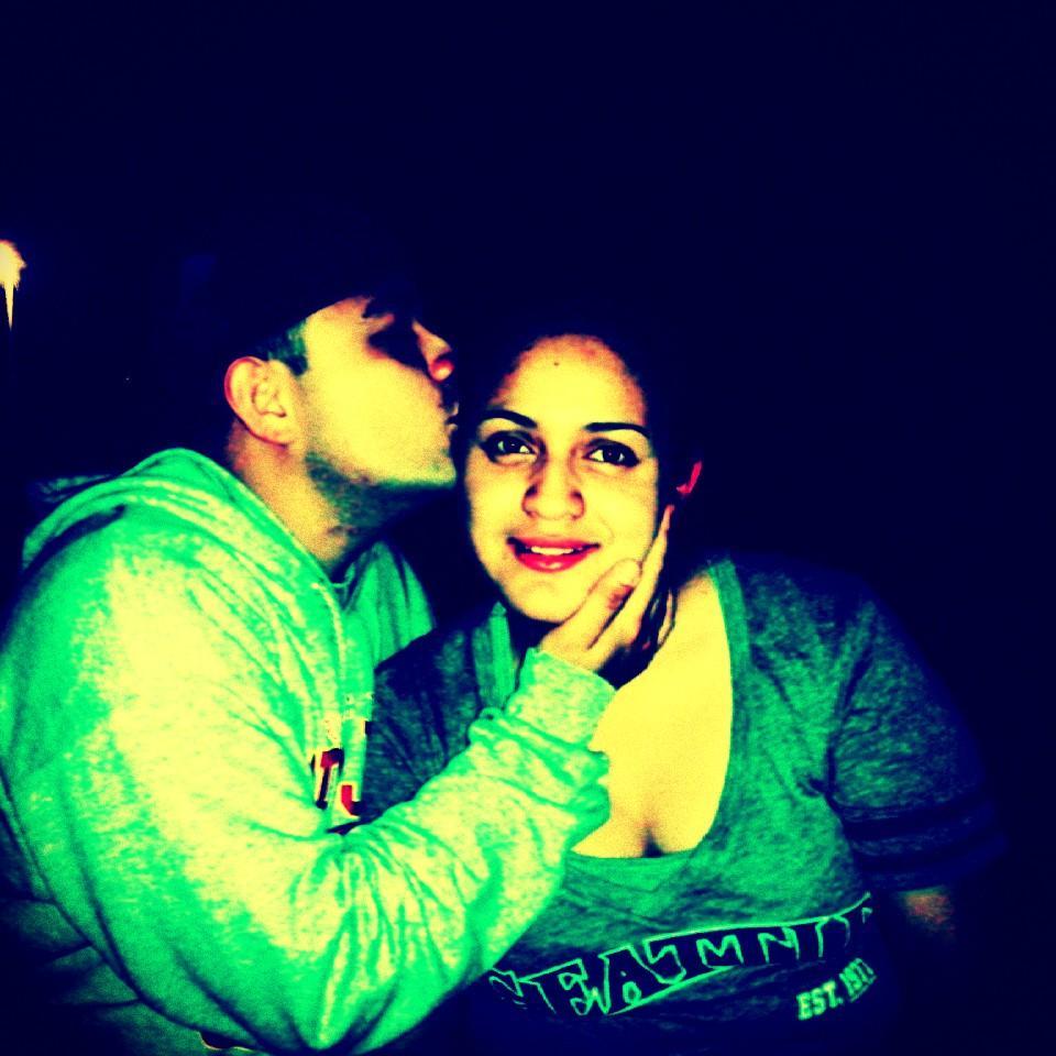 Ronald Menéndez me tienes tan enamorada no se que me hiciste pero haces que me enamore de ti cada dia más! TE AMO 22/3/2014