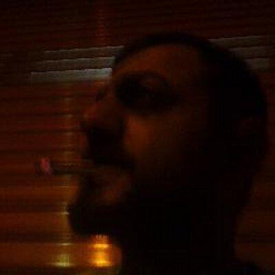 geceyeeslikeden's profile picture. mevzu ne olursa olsun sigara icirir..