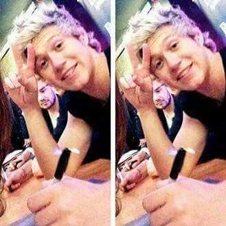 PASE LO Q PASE no le des el gusto a nadie de borar de tu cara esa hermosa sonrisa 
cree en ti mismoo :* los amo