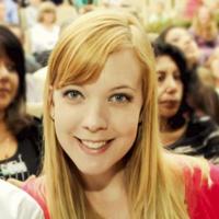 Hollie O'Connor (@hollieoc) Twitter profile photo