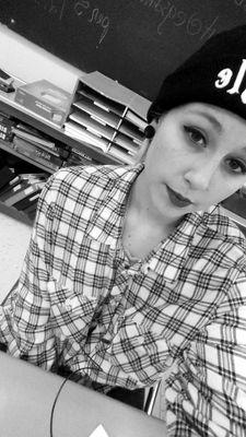 Hia. I'm Brenna. I'm all alone in this stupid world. http://t.co/x2MrpD6x
