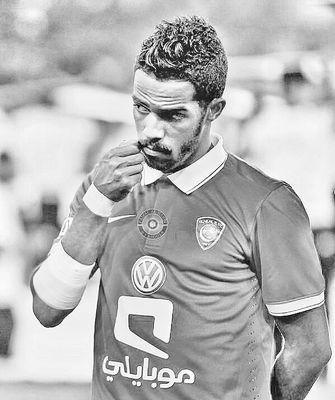 ‏‏‏‏لا تخبروني عمن يكرهني او يتكلم عني اتركوني احب الجميع ، واظن ان الجميع يحبني !