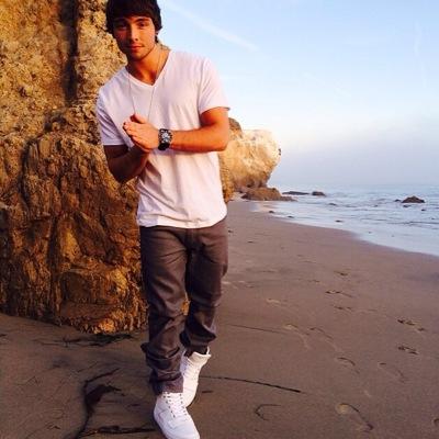 ••••Met Drew, Wes and Keaton 01/09/13•••• KEATON FOLLOWS SINCE 16/12/14