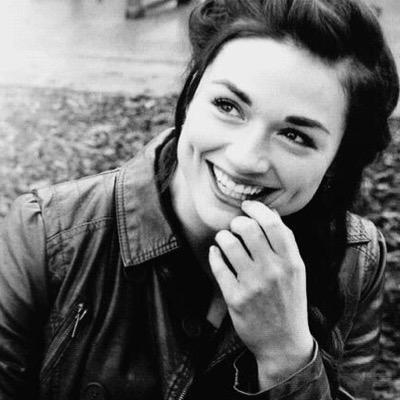 CrystalReedFS's profile picture. Noυѕ proтègeonѕ ceυх qυι ne peυvenт paѕ ѕe proтèger eυх мêмes