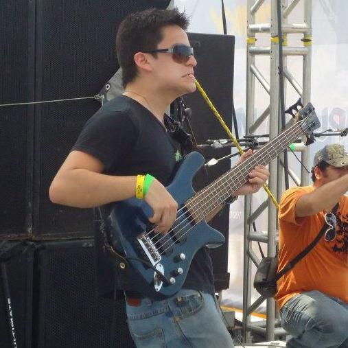 Ingeniero de audio, músico, bajista de @TheSmoshMX, gamer, arquero y ocasional nadador.