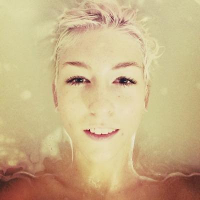 Emme5gi's profile picture. Art Director ~ explore the surroundings to explore myself ~