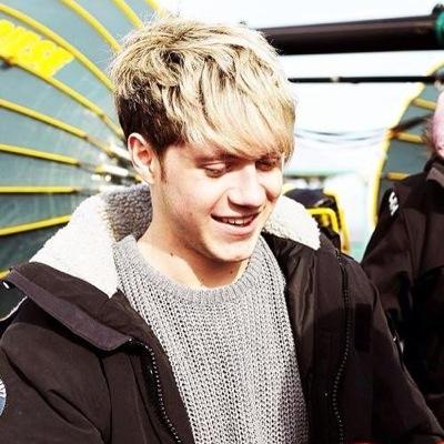 hiiiiii, my real account is @NiallUniverse1D