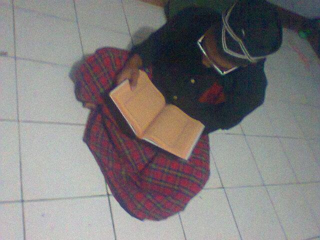 Aku akan slalu nurut kepada ibu ku :) miss u ibu :* 3