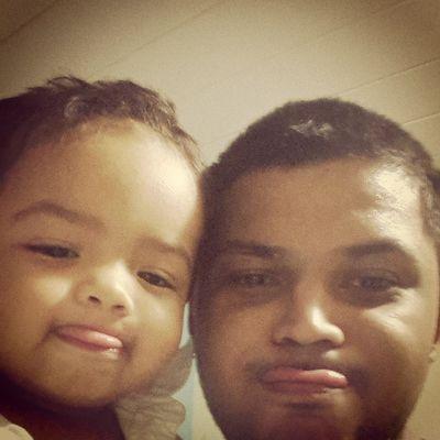 /+/Um cara simples, amigo, apostólico, esposo de Katy, papai do Nikolas e futuro papai do João Victor, servo de Deus, vascaino /+/.