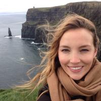 Larissa M (@rissiebaby) Twitter profile photo