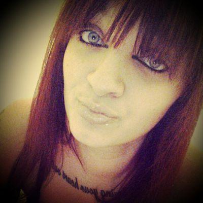 23 years old.. support leeds united.. love football.. single mum to 2 children.. The walking dead... breaking bad
