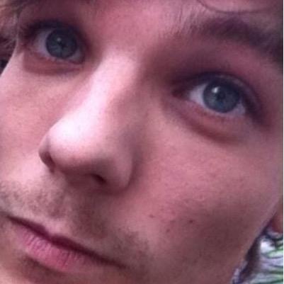 FOLLOW ZIAMSRUIN PLEASE