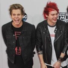 emza5SOS's profile picture. im so far up alex ramos' ass i can see yall through his nipples