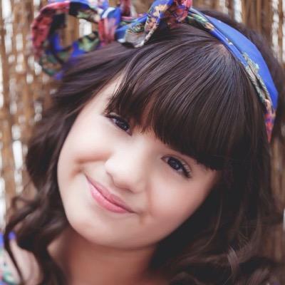 Carolina Chamberlain é atriz mirim, nascida em 14/02/2004, iniciou sua carreira aos 5 anos, desde então não parou mais.♥♥♥