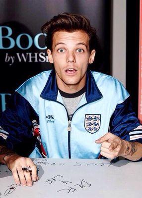 Não sou apenas Fã, Sou Directioner. Não curto apenas as músicas, sou Lovatic. Não acho elas apenas talentosas, sou Harmonizer || 01/05/14 and 10/05/14 best days