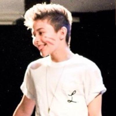 ☮once leondre put his hand infront of my eyes when something rude came on tv☮ ☮leondre antonio devries☮