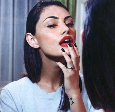 I'm from a deep blue underworld land or sea the worlds my oyster I'm the Pearl no ordinary girl. [OUAT/ H2O crossover, RP, Single]