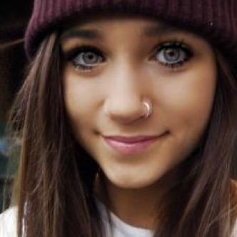 Follow! Tweet Me And Stuff! ;)